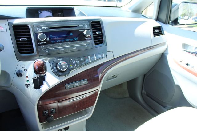 2012 Toyota Sienna 5dr 8-Passenger Van V6 XLE FWD - 22997958 - 39