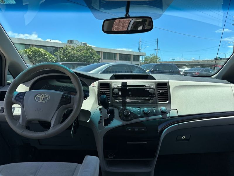 2012 Toyota Sienna Base - 23042291 - 12