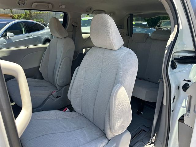 2012 Toyota Sienna Base - 23042291 - 13