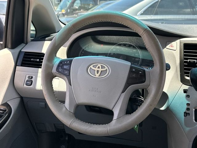 2012 Toyota Sienna Base - 23042291 - 16