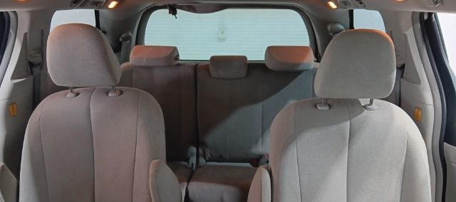 2012 Toyota Sienna BASE - 22911643 - 4