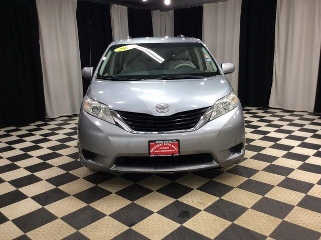 2012 Toyota Sienna Base - 22354803 - 1