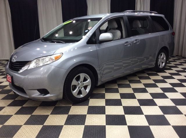 2012 Toyota Sienna Base - 22354803 - 2