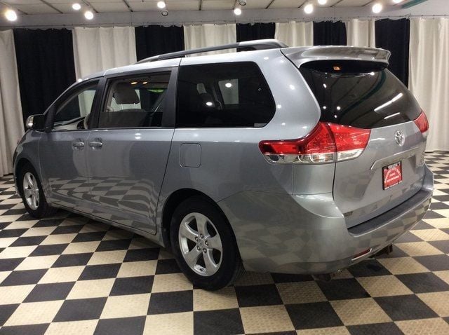 2012 Toyota Sienna Base - 22354803 - 3