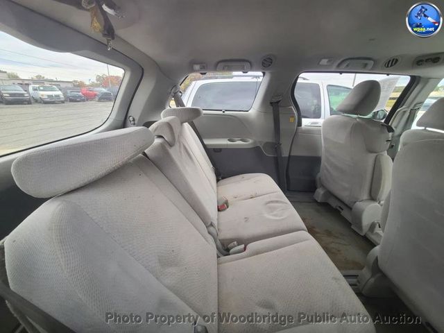 2012 Toyota Sienna LE - 22936501 - 9
