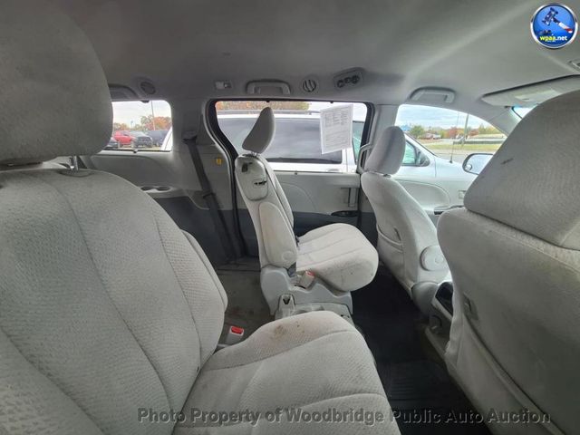 2012 Toyota Sienna LE - 22936501 - 10