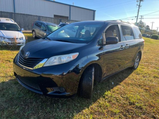 2012 Toyota Sienna LE - 22936501 - 14