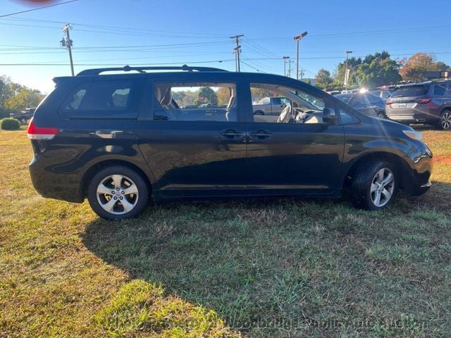 2012 Toyota Sienna LE - 22936501 - 16