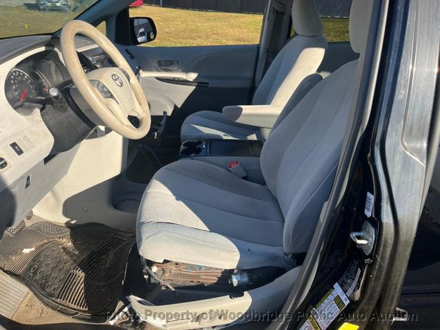 2012 Toyota Sienna LE - 22936501 - 19