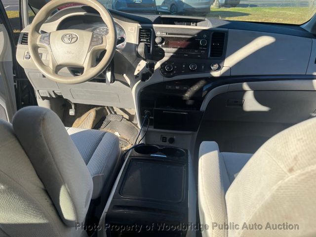 2012 Toyota Sienna LE - 22936501 - 22