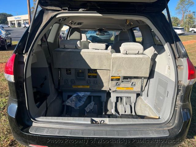 2012 Toyota Sienna LE - 22936501 - 25