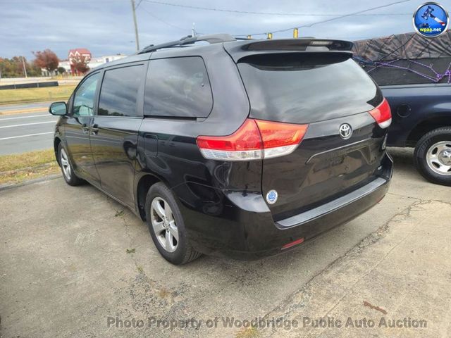 2012 Toyota Sienna LE - 22936501 - 3