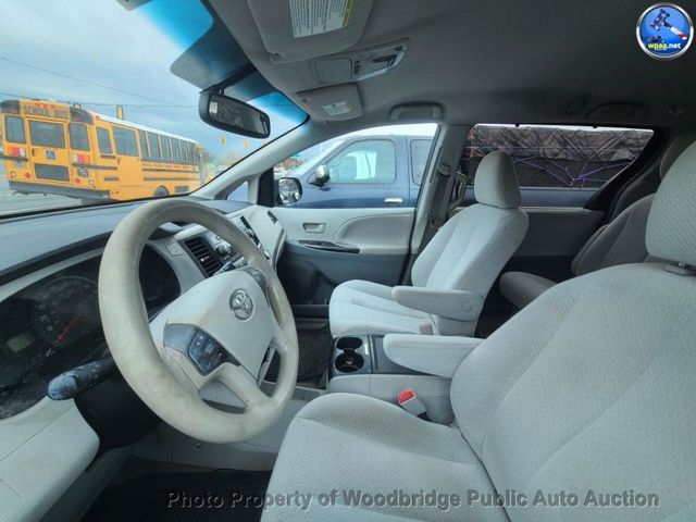 2012 Toyota Sienna LE - 22936501 - 6