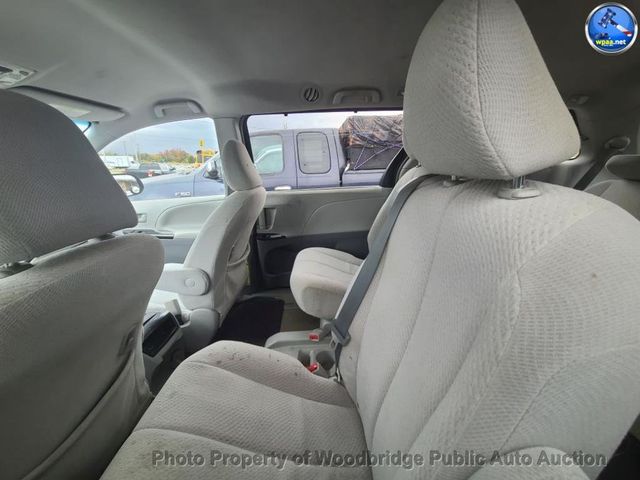 2012 Toyota Sienna LE - 22936501 - 7
