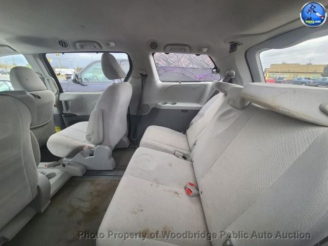 2012 Toyota Sienna LE - 22936501 - 8