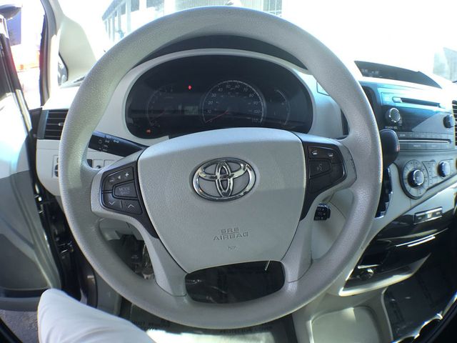 2012 Toyota Sienna LE - 22637338 - 14