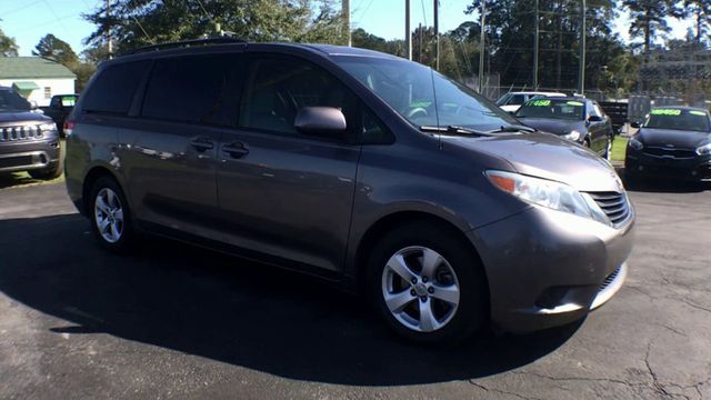 2012 Toyota Sienna LE - 22637338 - 1