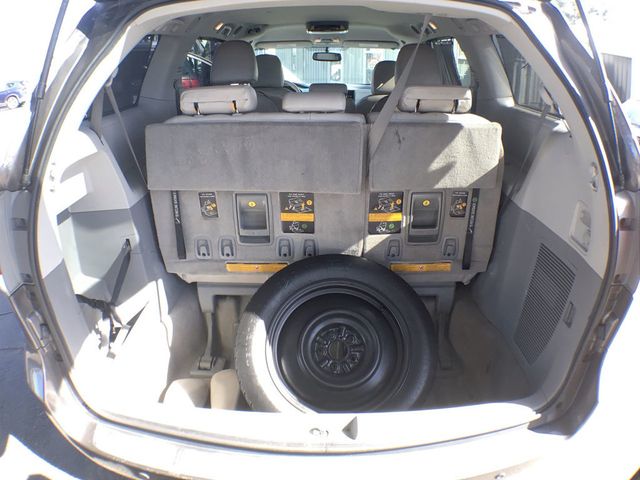 2012 Toyota Sienna LE - 22637338 - 22