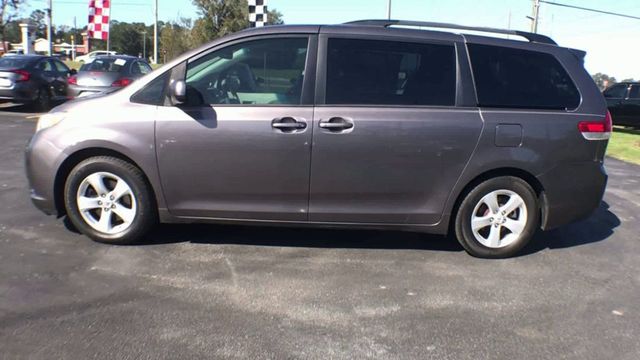 2012 Toyota Sienna LE - 22637338 - 4