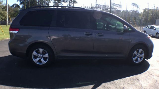 2012 Toyota Sienna LE - 22637338 - 8