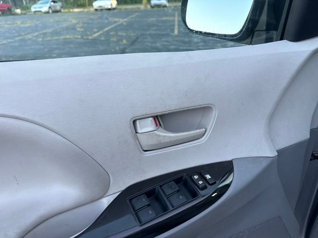 2012 Toyota Sienna LE - 23060036 - 10