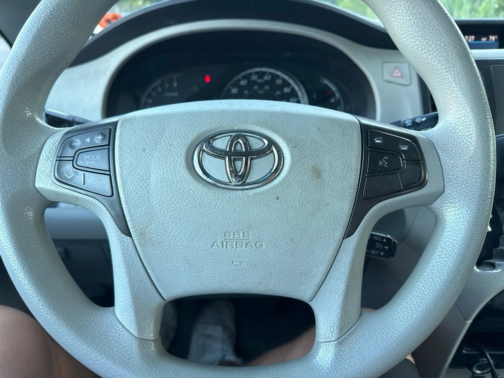 2012 Toyota Sienna LE - 23060036 - 11