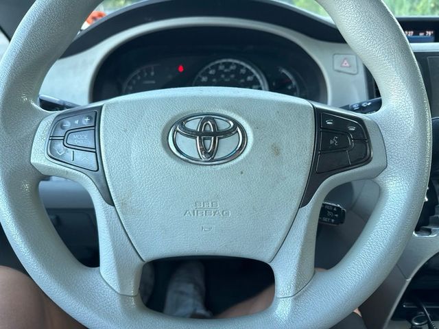 2012 Toyota Sienna LE - 23060036 - 11