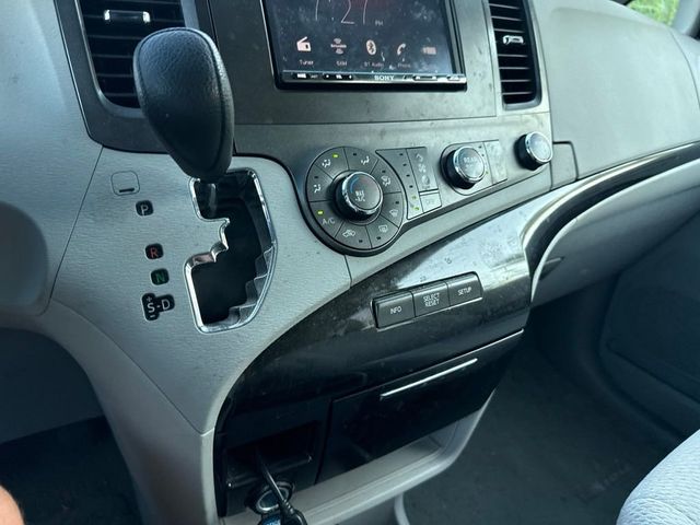 2012 Toyota Sienna LE - 23060036 - 15