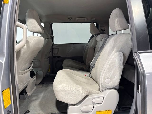 2012 Toyota Sienna LE - 23060036 - 21