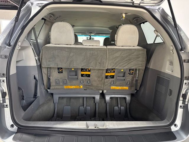 2012 Toyota Sienna LE - 23060036 - 23