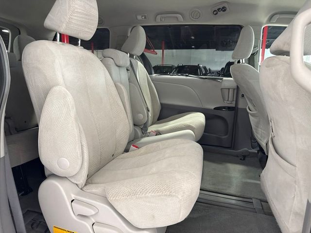 2012 Toyota Sienna LE - 23060036 - 24