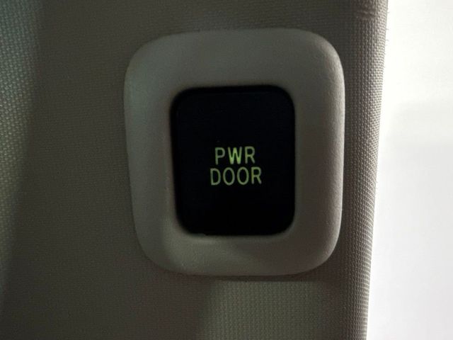 2012 Toyota Sienna LE - 23060036 - 25