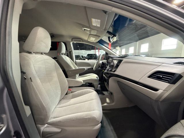 2012 Toyota Sienna LE - 23060036 - 26