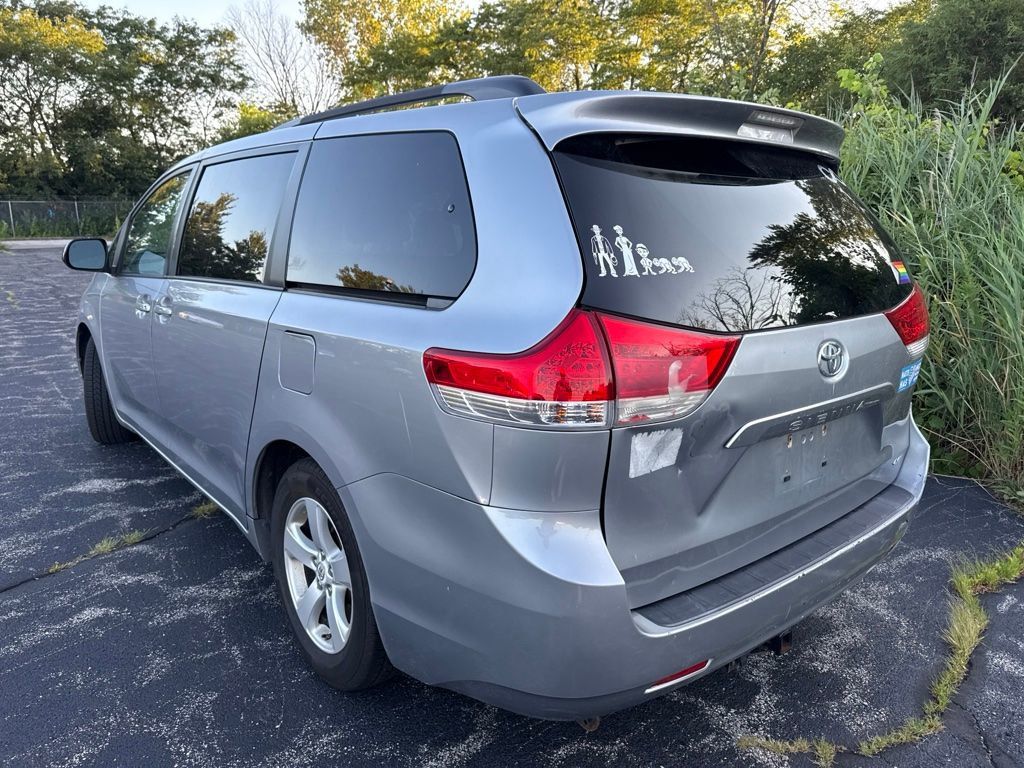 2012 Toyota Sienna LE - 23060036 - 5
