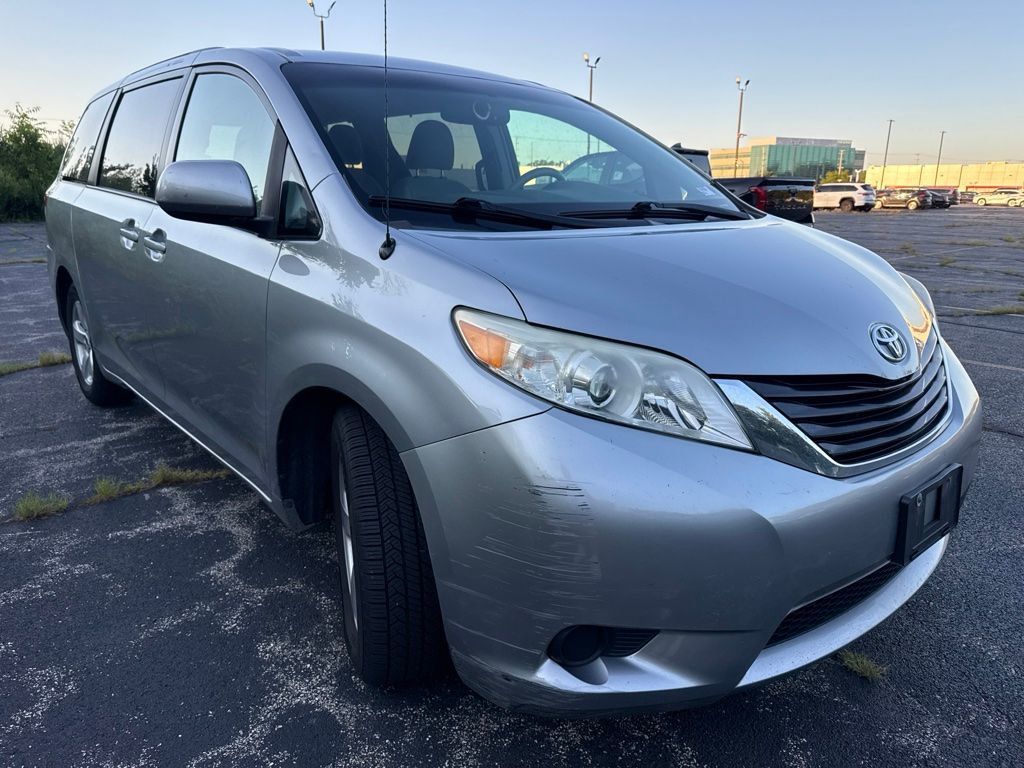 2012 Toyota Sienna LE - 23060036 - 6