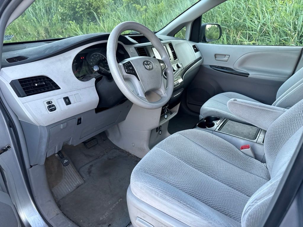 2012 Toyota Sienna LE - 23060036 - 7