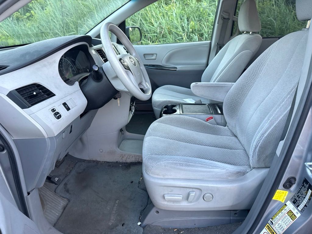 2012 Toyota Sienna LE - 23060036 - 8