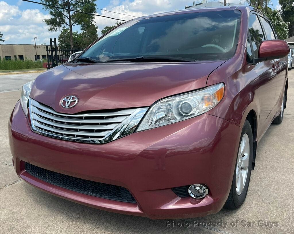 2012 Toyota Sienna LE 7 Pass  V6 - 22550595 - 0