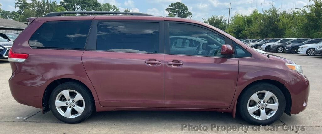 2012 Toyota Sienna LE 7 Pass  V6 - 22550595 - 4