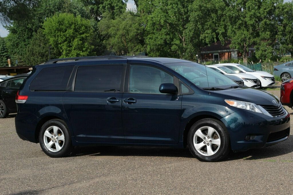 2012 Toyota Sienna LE 8 PASSENGER - 23020955 | Video 1