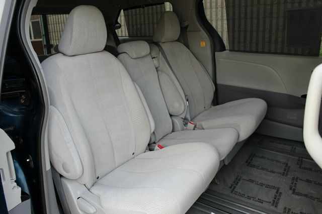 2012 Toyota Sienna LE 8 PASSENGER - 23020955 - 10