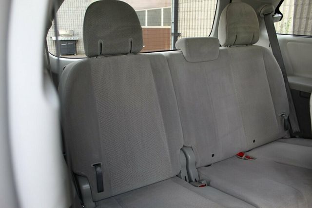 2012 Toyota Sienna LE 8 PASSENGER - 23020955 - 11