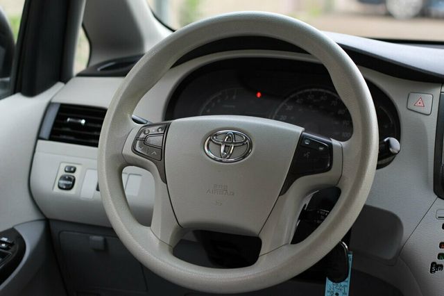 2012 Toyota Sienna LE 8 PASSENGER - 23020955 - 16