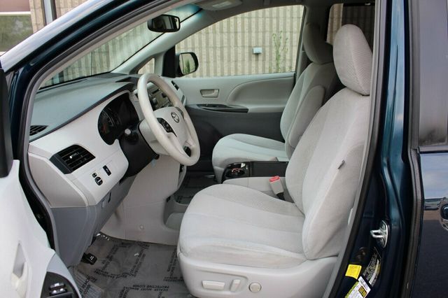 2012 Toyota Sienna LE 8 PASSENGER - 23020955 - 23