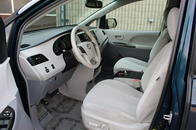 2012 Toyota Sienna LE 8 PASSENGER - 23020955 - 24