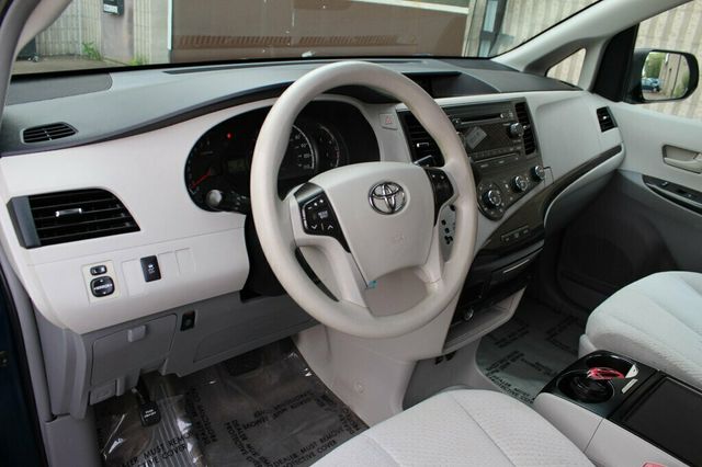 2012 Toyota Sienna LE 8 PASSENGER - 23020955 - 25