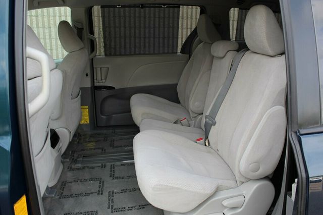 2012 Toyota Sienna LE 8 PASSENGER - 23020955 - 27