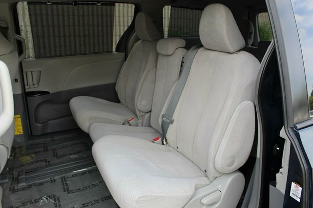2012 Toyota Sienna LE 8 PASSENGER - 23020955 - 28
