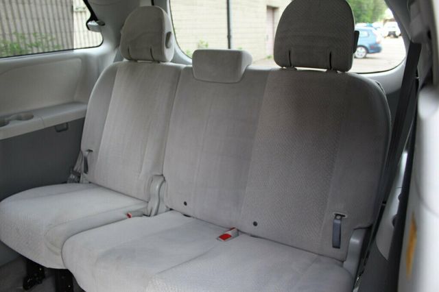 2012 Toyota Sienna LE 8 PASSENGER - 23020955 - 29