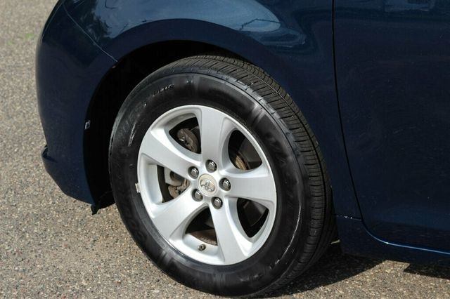 2012 Toyota Sienna LE 8 PASSENGER - 23020955 - 32